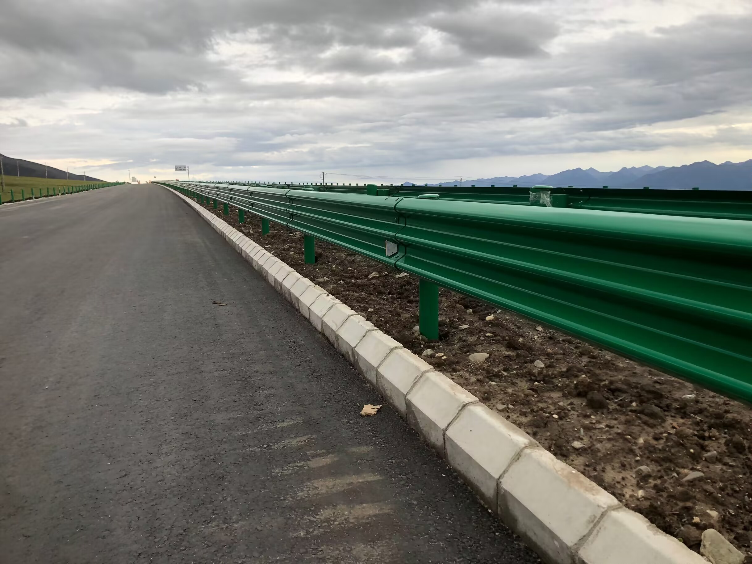 射洪县乡村公路波形护栏高速公路波形护栏 - 推荐